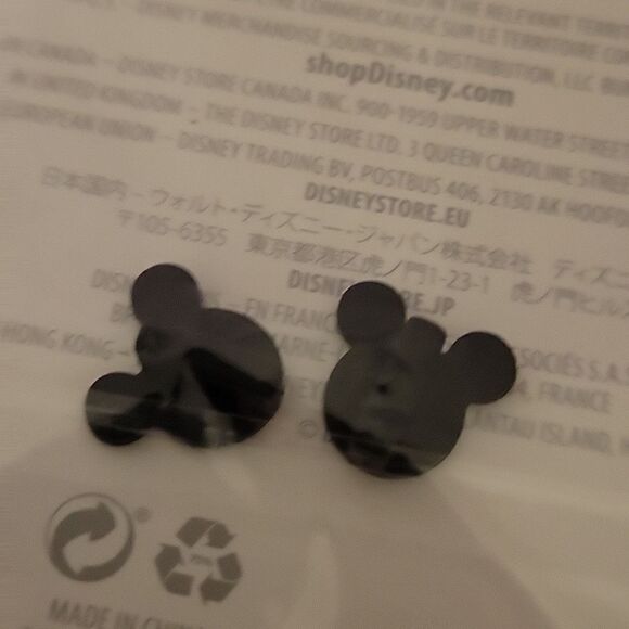 Disney Lock and Key Pin Brooch 2021 BNIB - Picture 3 of 4